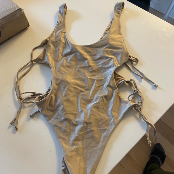 NWT Palma Shiny Side Tie - Picture 1 of 1